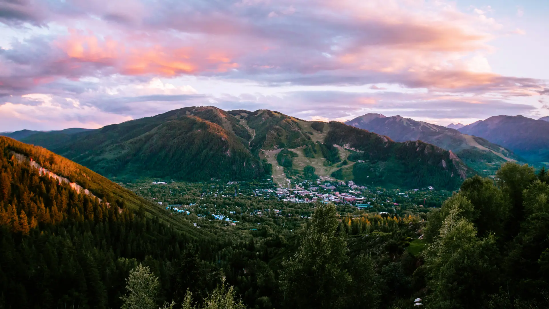 Aspen-town-summer-season